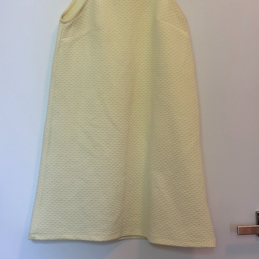 Vintage-Inspired Sleeveless Textured Shift Dress – Pale Yellow/Cream